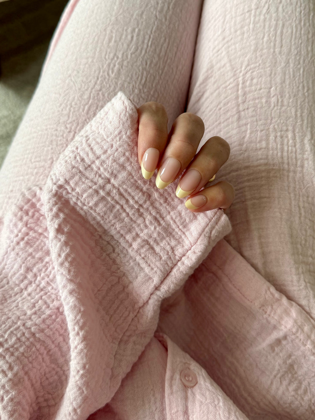 French Honey reusable press-on nails